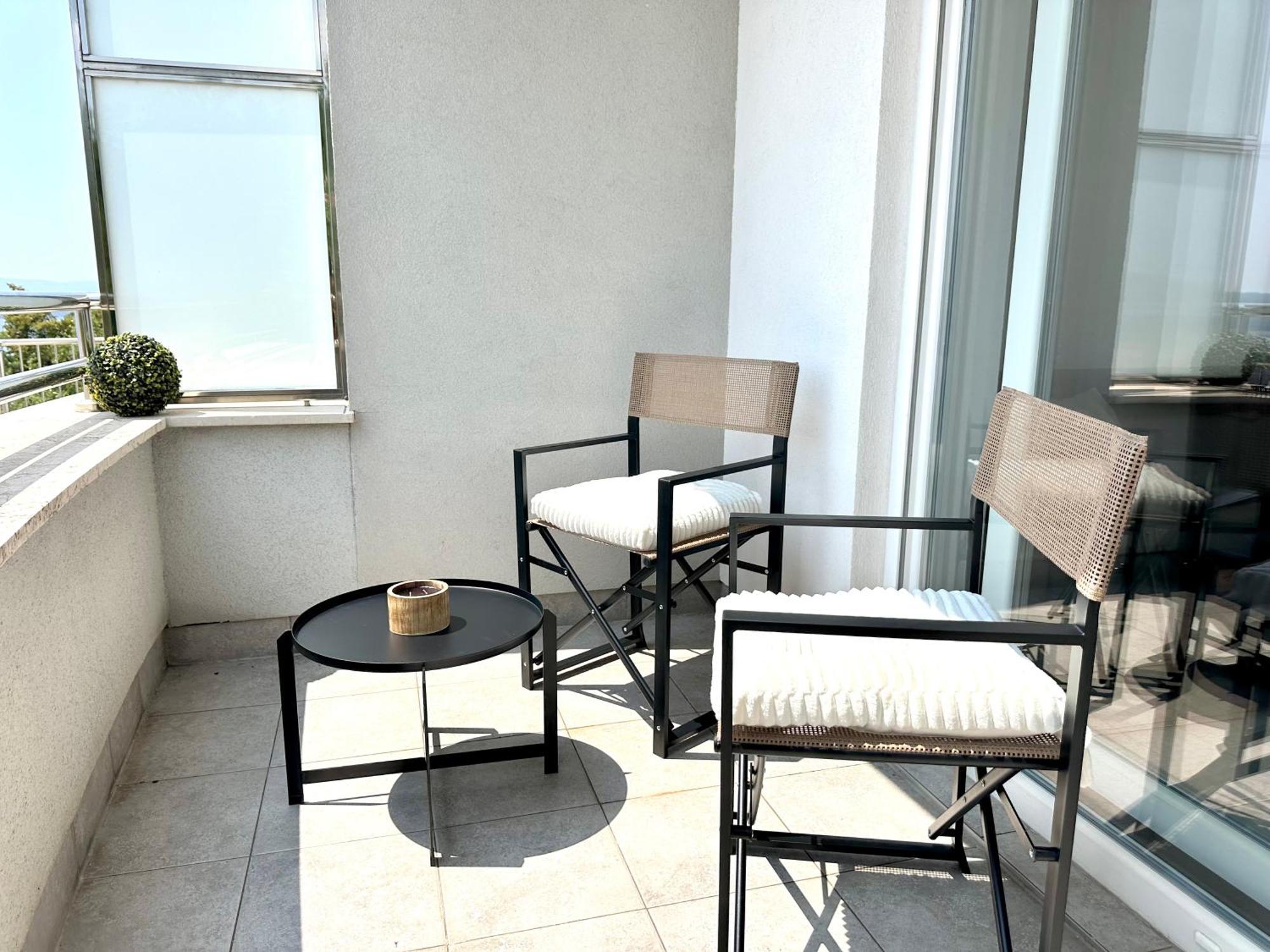 The View With Pool - Apartment Crikvenica